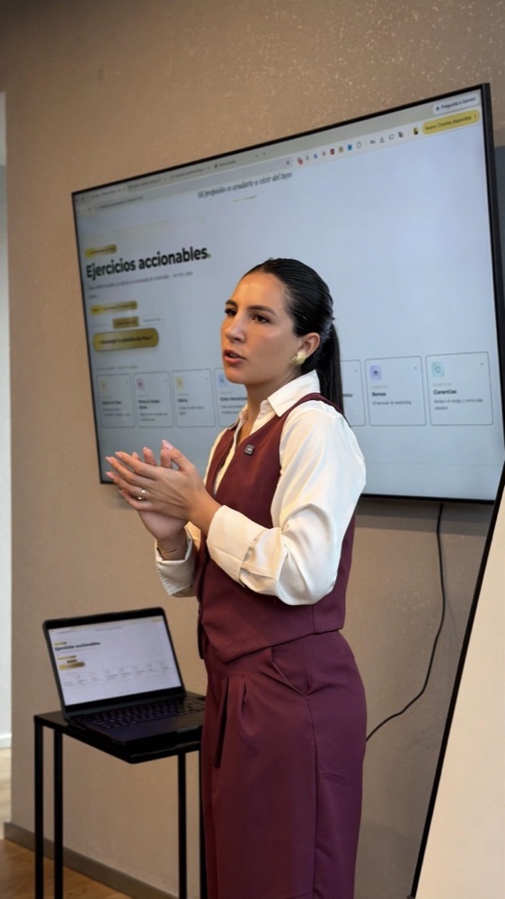 Clara Pérez dando una clase de ejercicios accionables